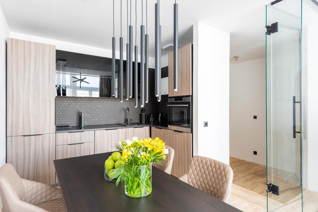 Luxury Apartment With A Balcony And A Terrace Praha Bagian luar foto