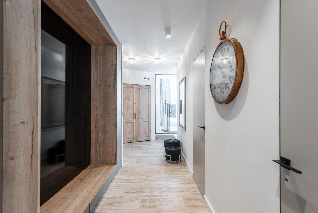 Luxury Apartment With A Balcony And A Terrace Praha Bagian luar foto