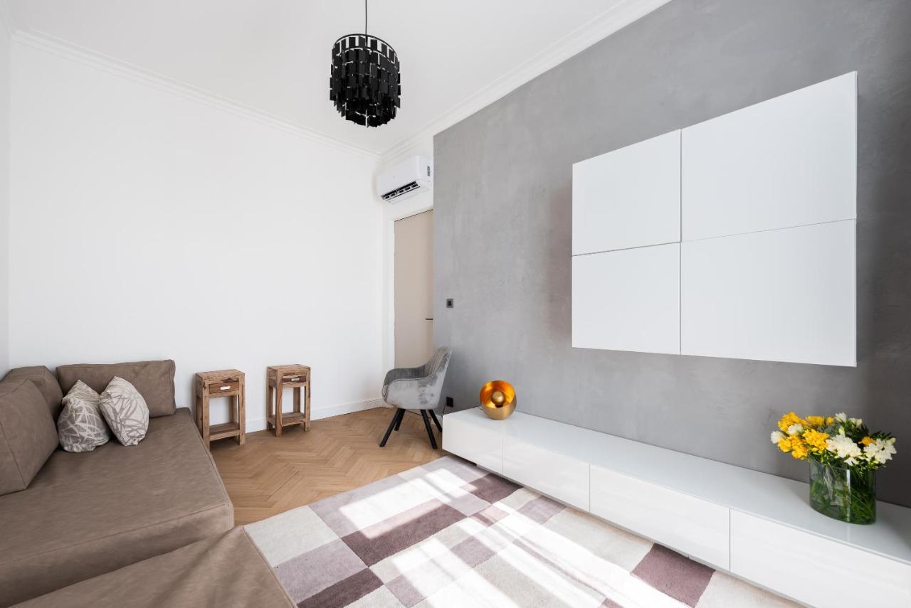 Luxury Apartment With A Balcony And A Terrace Praha Bagian luar foto