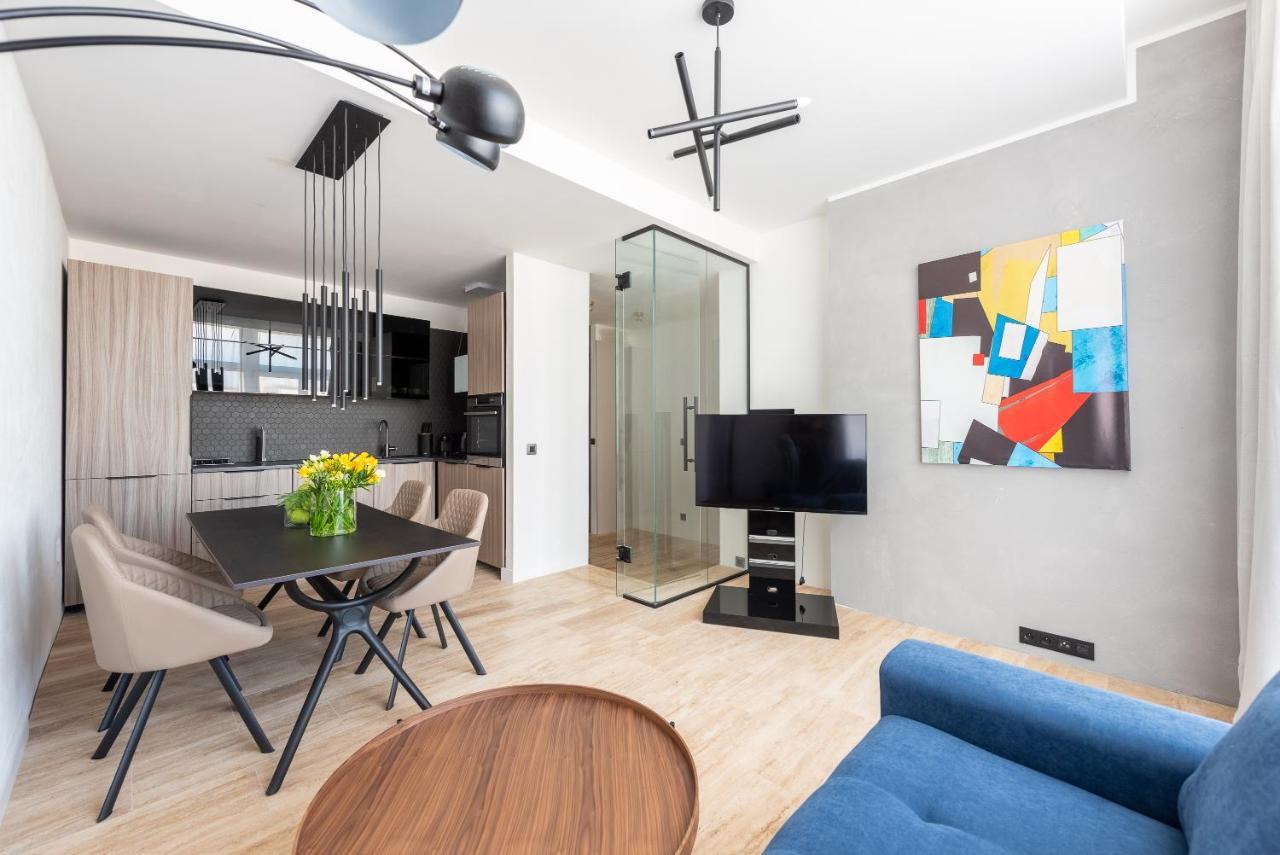 Luxury Apartment With A Balcony And A Terrace Praha Bagian luar foto